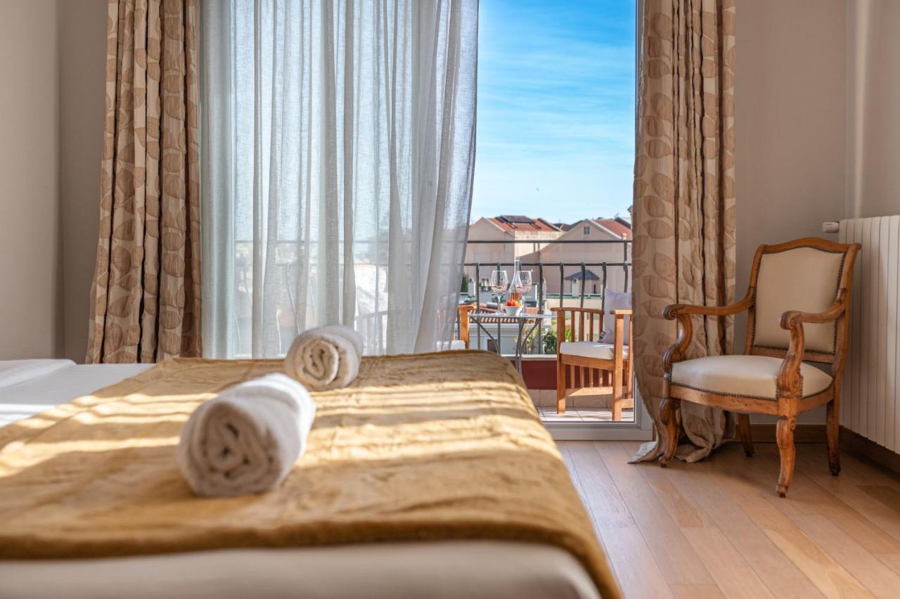 La Fabrique A Poupees - Chambres Et Appartements De Charme Au Coeur De Ментона Екстериор снимка
