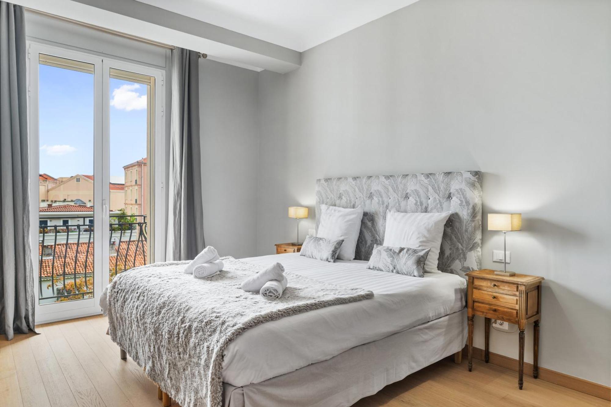La Fabrique A Poupees - Chambres Et Appartements De Charme Au Coeur De Ментона Екстериор снимка